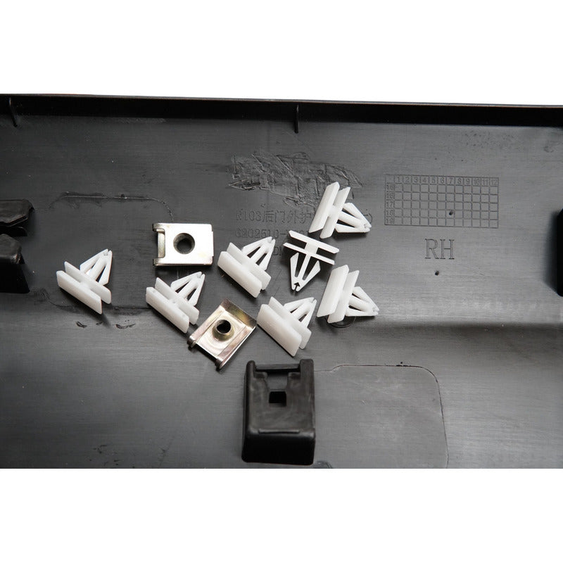 Moldura Puerta Trasera Derecha Changan CX70 OEM 6202520-BB2 Negra